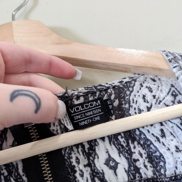 Volcom Boho Print Long Sleeve V-Neck Romper - Picture 4 of 7